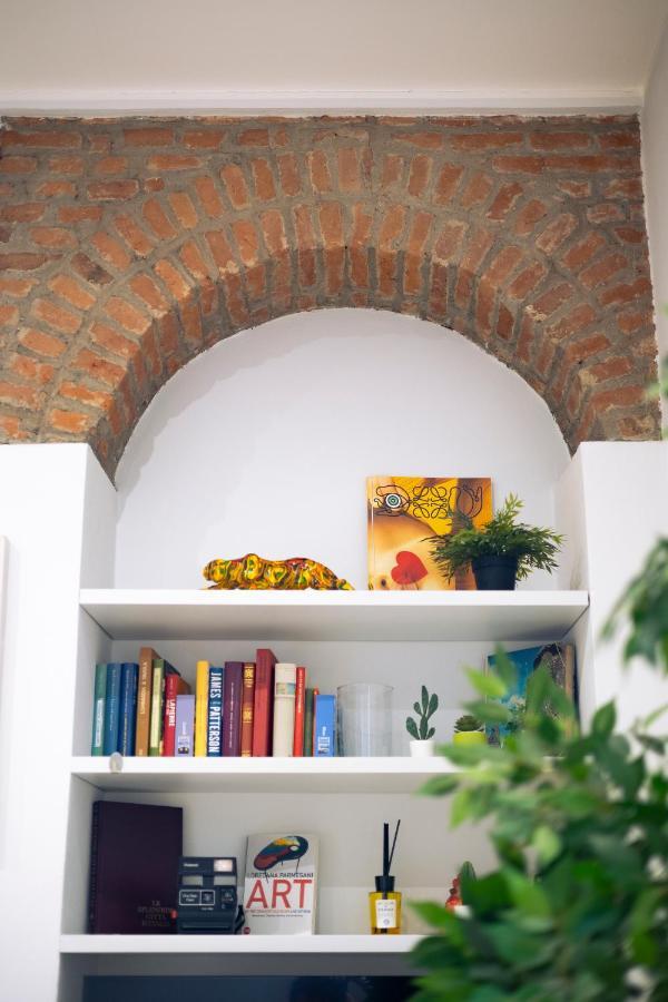 The Red Bricks Home - San Babila Area Milaan Buitenkant foto