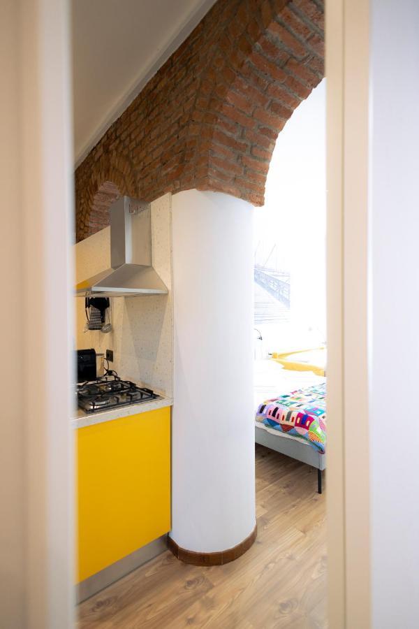 The Red Bricks Home - San Babila Area Milaan Buitenkant foto